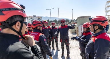 Karşıyaka'da Arama Kurtarma Ekibi’ne enkaz eğitimi