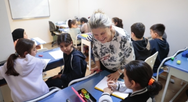 Konak’ta çocuklar hem eğleniyor hem öğreniyor