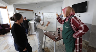 Menderes Belediyesi’nden Bakımevi Etkinliği