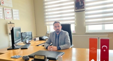 Okul zilinden rahatsız oldu, müdürün boğazını kesti