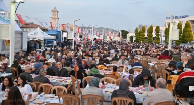 Selendi’de Ramazan’ın bereketi Büyükşehir’in iftar sofrasında paylaşıldı