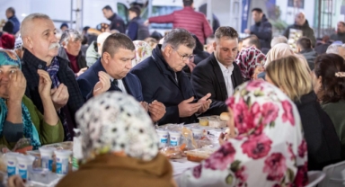 Tugay Bayındırlılarla aynı sofrada buluştu: Gerçek zenginlik bir arada olabilmek