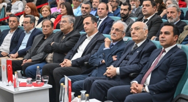 Başkan Eşki'den Yerel Reform Buluşması'nda mesaj: Sosyal belediyecilikle fark yaratıyoruz