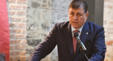 Başkan Tugay’dan ‘kesinti’ tepkisi: Devlet belli bir siyasete hizmet etmek için çalışıyor!