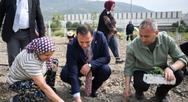 Bornova'nın Kent Bostanı’nda bereketli yaz için ilk adım