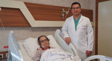 İEÜ'de başarılı operasyon... Karnındaki 23 santimetrelik kitle çıkarıldı