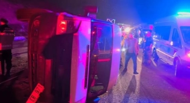 İzmir'de feci kaza... Minibüs takla attı
