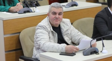 Önce şerh raporunu okudu sonra CHP'li Başkanı övdü... Bu ne perhiz ne lahana turşusu
