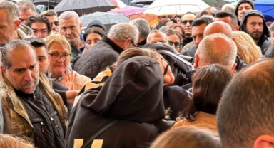 Volkan Konak’ın kızı Şimal Konak cenaze töreninde fenalaştı