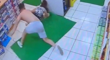 Akaryakıt istasyonundaki gasp anı kameralara yansıdı