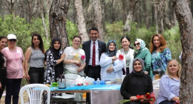 Bayraklı’da Anneler Günü Kutlaması... Başkan Önal: İyi ki varsınız!