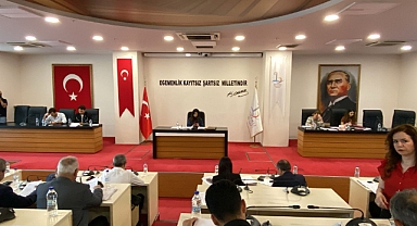 Bayraklı Meclisi'nde gergin oturum... Kesin hesap kabul edildi, tokatlama ifadesi kriz yarattı!