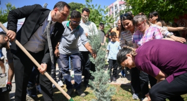 Bornova’da fidanlar toprakla buluştu, gönüller birbirine kavuştu