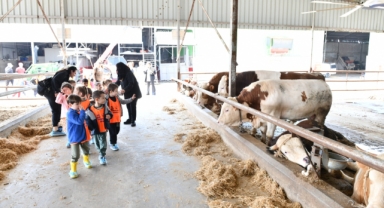 Çiğli Belediyesi’nden çocuklara doğa ve hayvanlarla iç içe unutulmaz bir gün