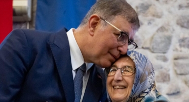 Duygu dolu buluşma... Başkan Tugay'dan şehit annelerine ziyaret!