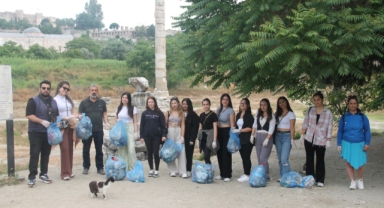 Efes Meslek Yüksekokulu Öğrencilerinden Kültürel Miras Alanlarında Temizlik Farkındalığı