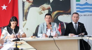 Foça'da kara tablo... Belediye çöp kamyonlarını kaybediyor!