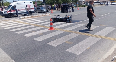 İzmir'de otomobil ile motosiklet çarpıştı: 1 ölü, 2 yaralı
