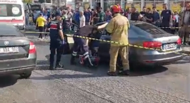 İzmir'de otomobile silahlı saldırı: Aynı aileden 3 kişi öldü!