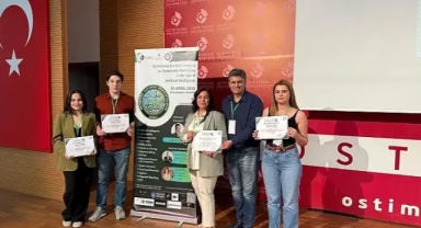 İzmir Demokrasi Üniversitesi öğrencilerine Başkentte yapay zeka ödülü
