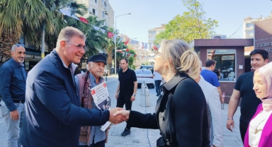 İzmir siyasetinde Anneler Günü'ne yakışan fotoğraf