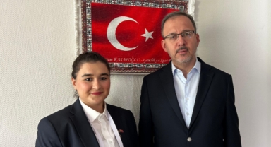 İzmirli gençlerde Kasapoğlu'na selam!
