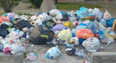 Karşıyaka çöpe teslim! Belediye nerede?