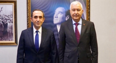 Sarman’ın Türkmen’li paylaşımı kafaları karıştırdı… Parti mi değiştiriyorlar?