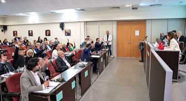 Karşıyaka'da AK Parti'den deprem etkisi yaratan 'piyon' iddiası: Tugay'ın kuyusunu kazmak için...