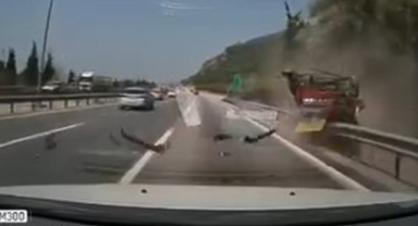 Bariyerlere girip takla attı: 7 yaralı