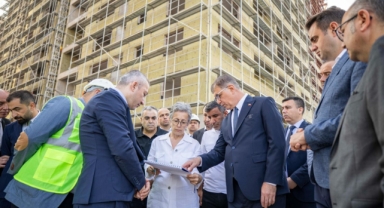 Başkan Tugay Örnekköy’deki kentsel dönüşüm projesi için sahada