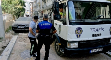 Bayraklı'da hurda araçlar kaldırılıyor