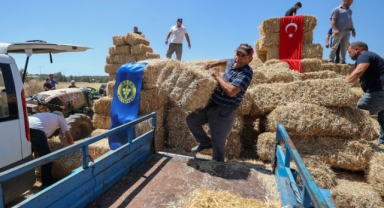 Buca Belediyesi’nden köylülere saman balyası desteği