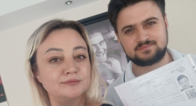 İzmir'de anne-oğul sınav heyecanını birlikte paylaştı