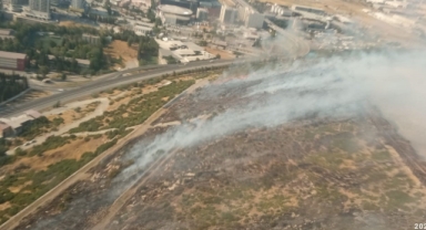 İzmir'de makilik ve otluk alanda yangına havadan ve karadan müdahale
