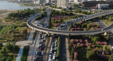 İzmir'de trafiğe kayıtlı araç sayısı 2 milyonu aştı