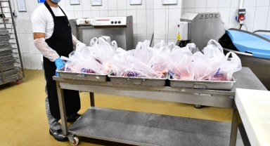 İzmirlilerin et bağışları ihtiyaç sahiplerine ulaştırılıyor