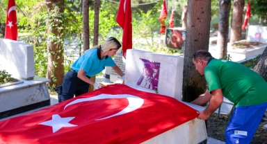 Kadifekale Şehitliği’nde saygı ve vefa mesaisi