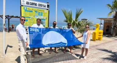 Kuşadası plajları 25 mavi bayrak ile taçlandı