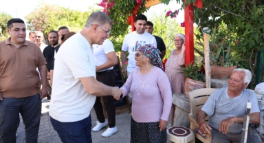 Başkan Tugay yangın bölgelerini yalnız bırakmıyor