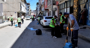 Bornova'da 'Süpürge Timi' görevde