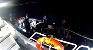 Çeşme açıklarında can pazarı: Denizde sürüklenen 37 göçmen kurtarıldı!