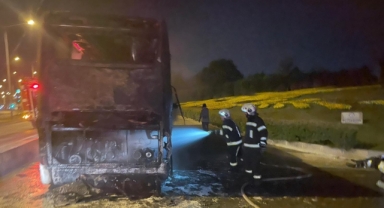 Faciadan kıl payı dönüldü... Tur otobüsü bir anda alevler içinde kaldı