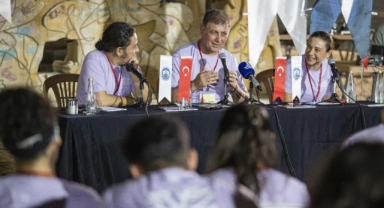 Gençler sordu Başkan Tugay yanıtladı: Belediyeler kuru siyaset yapılan yerler değil