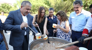 Karşıyaka’da geleneksel aşure buluşması