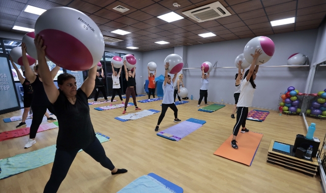 Konaklı kadınlar hem spor yapıyor hem sosyalleşiyor