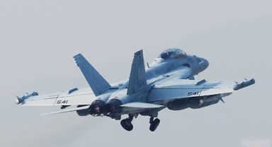 ABD’ye ait savaş uçağı okyanusa düştü!