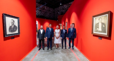 Atatürk ve Refik Anadol sergileri İzmirliler ile buluşuyor