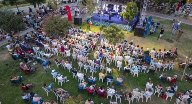 Başkan Tugay, Alaybey Mahalle Şenliği'ne katıldı