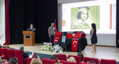 Başkan Tugay’dan hocası Emel Tümbay’a duygusal veda
